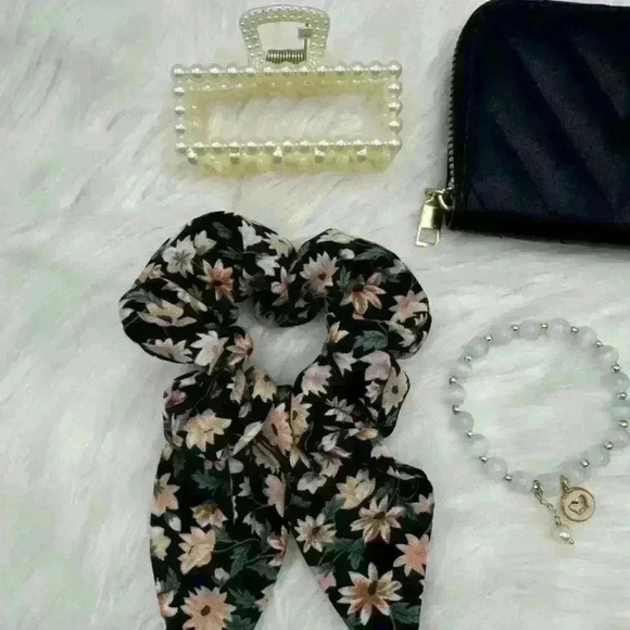 Women’s Wallet & Accessories Bundle 2 - Picture 2 of 7